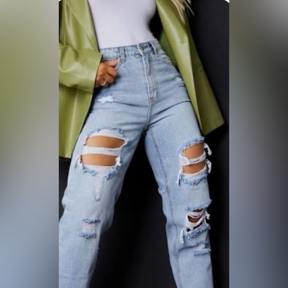 ๐ NWT PRETTYLITTLETHING Washed Distressed High Rise Mom Jeans in Light Blue Sz 8 - Picture 3 of 7